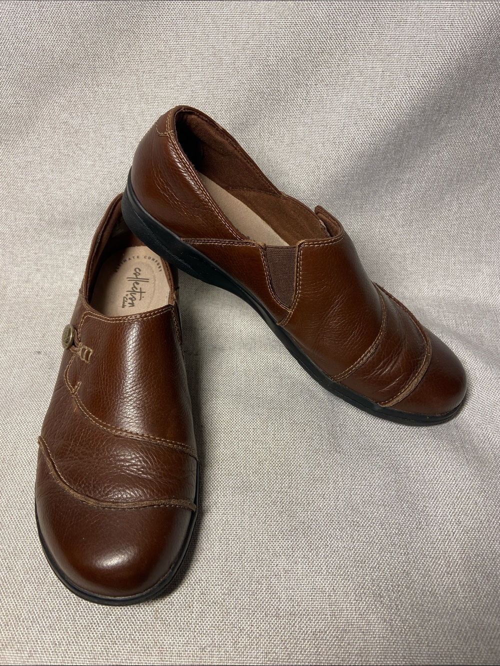 Clarks Women's Brown Leather Slip-On Loafers. Size 10
